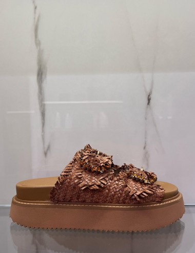 Sandali piattaforma in pelle intrecciata cognac