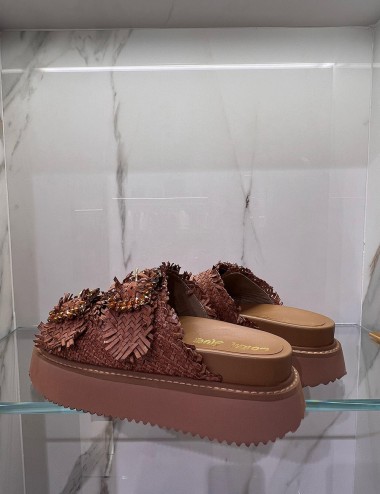 Sandali piattaforma in pelle intrecciata cognac