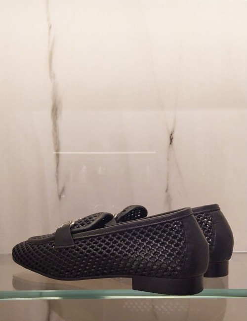 River Loafers perforated black