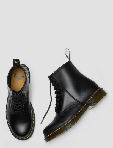 Dr. Martens Stivali di pelle 1460 Smooth nero a 195€