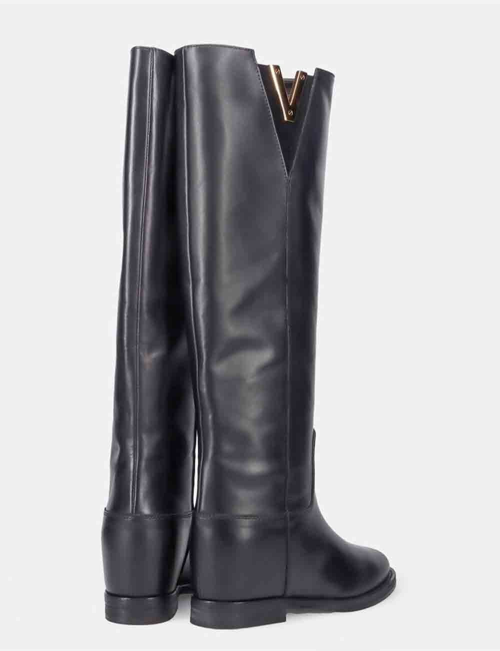 Stivale in Pelle Nera con Zeppa Interna e Accessorio Oro