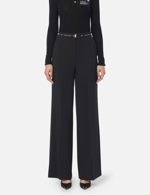 Pantaloni in crêpe leggero con nastro logo nero