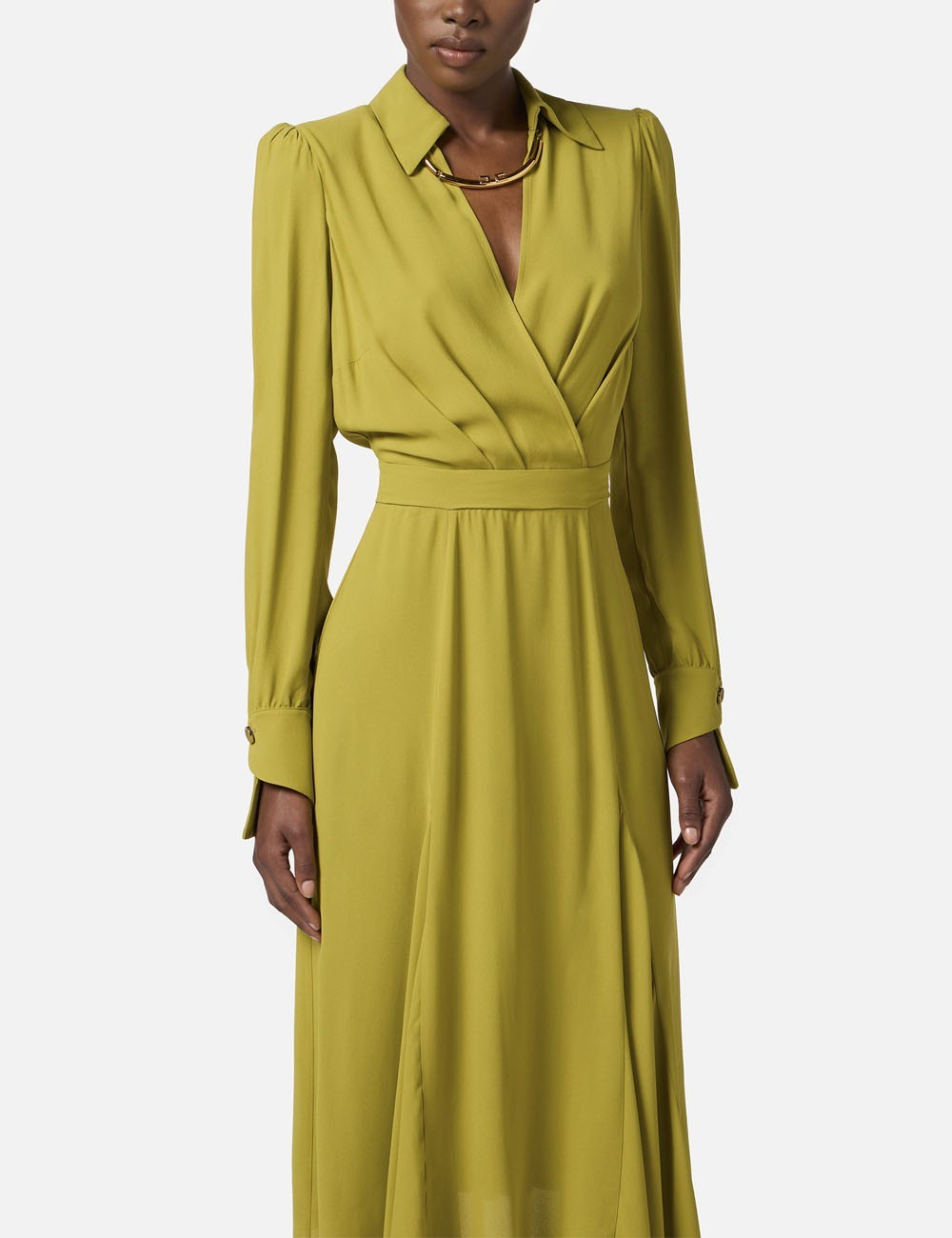 Dress in georgette fabric with tubular necklace iguana