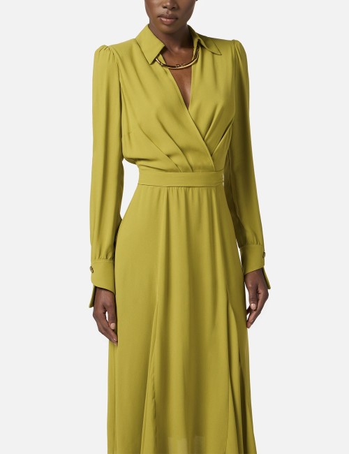 Dress in georgette fabric with tubular necklace iguana