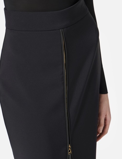 Skirt in lightweight crêpe fabric with zip black