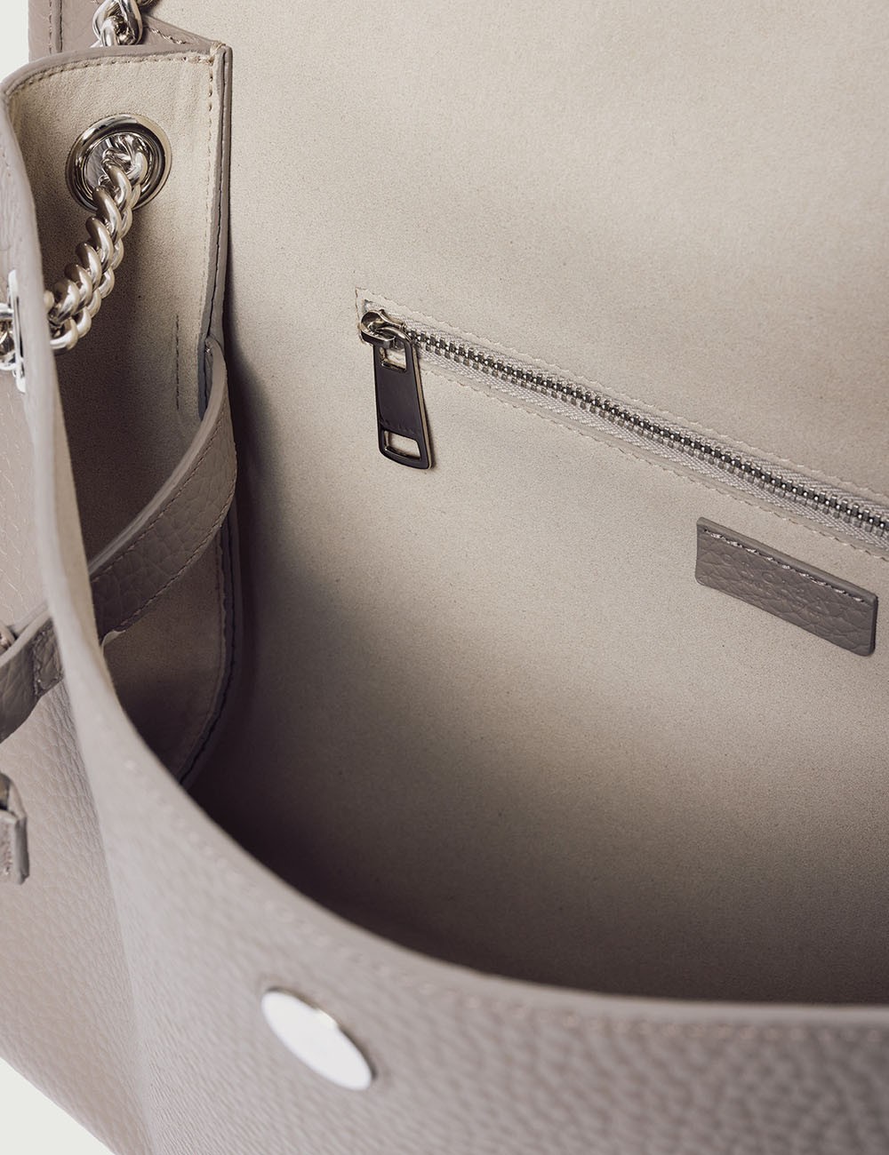 Borsa Venus Soft Midi a spalla in pelle martellata nera