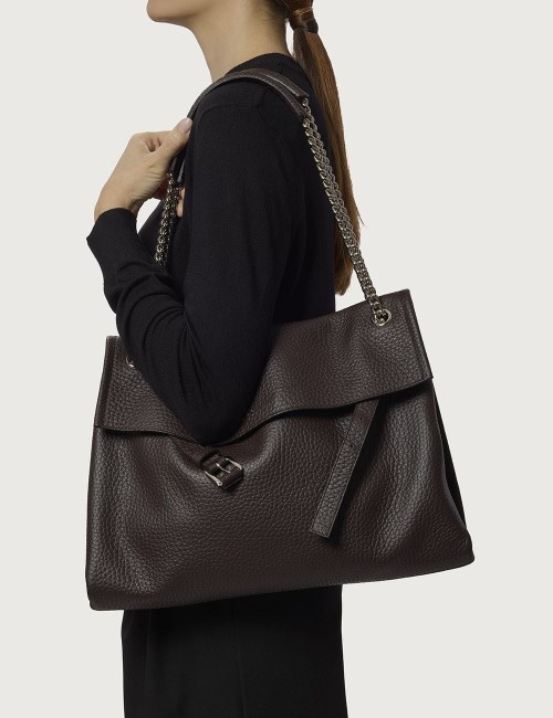 Borsa Venus Soft Midi a spalla in pelle martellata nera