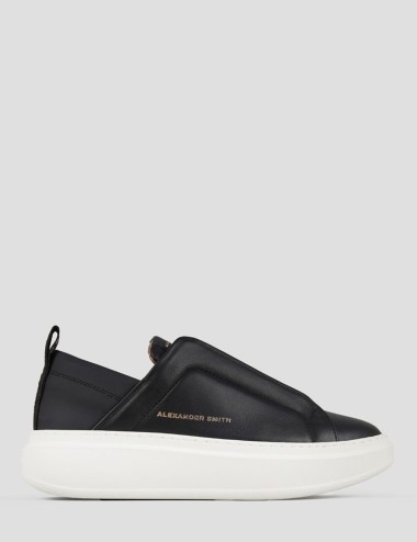 Sneakers Wembley Slip-on Woman in black leather
