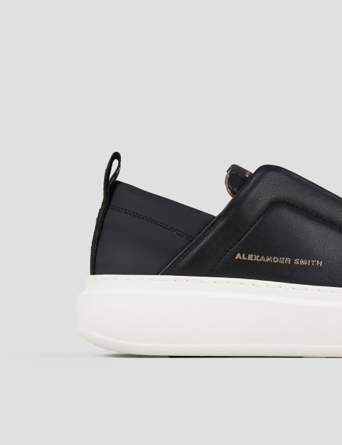 Sneakers Wembley Slip-on Woman in black leather