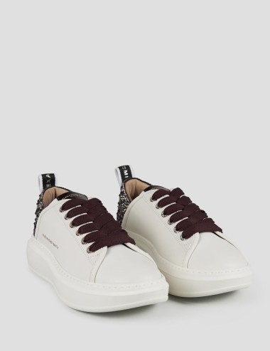 Sneakers Wembley in white leather and rhinestones bordeaux heel