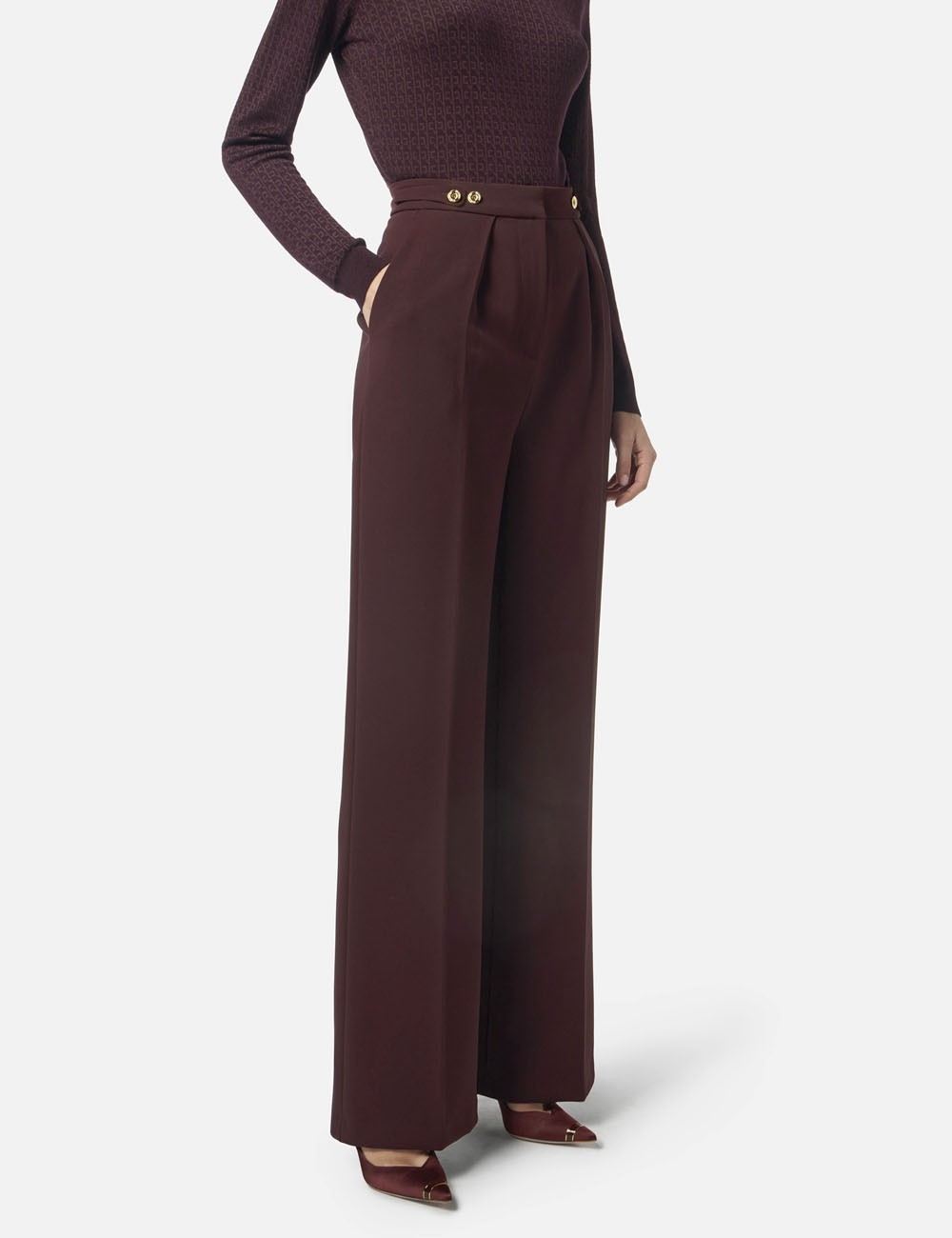 Pantaloni in crêpe con accessorio gioiello merlot