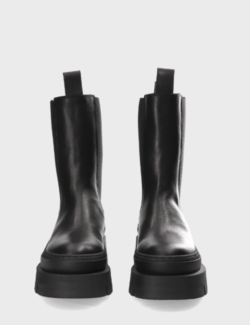 Ankle boot calfskin leather black