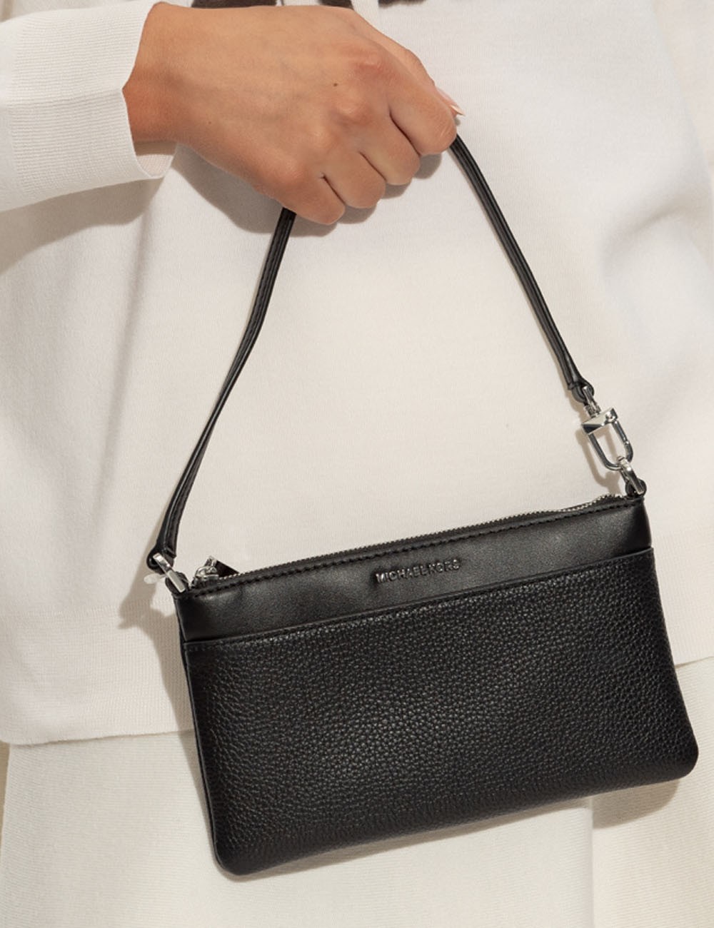 Pochette da polso convertibile Jet Set media in pelle martellata nera