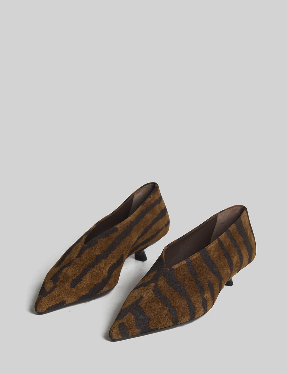 Scarpa con tacco scamosciata Grant abstract print cognac