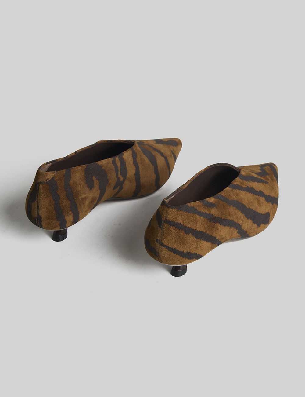 Scarpa con tacco scamosciata Grant abstract print cognac