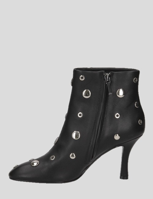 Ankle boots with studs black