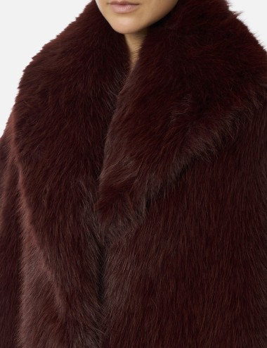 Coat with fur-effect texture merlot