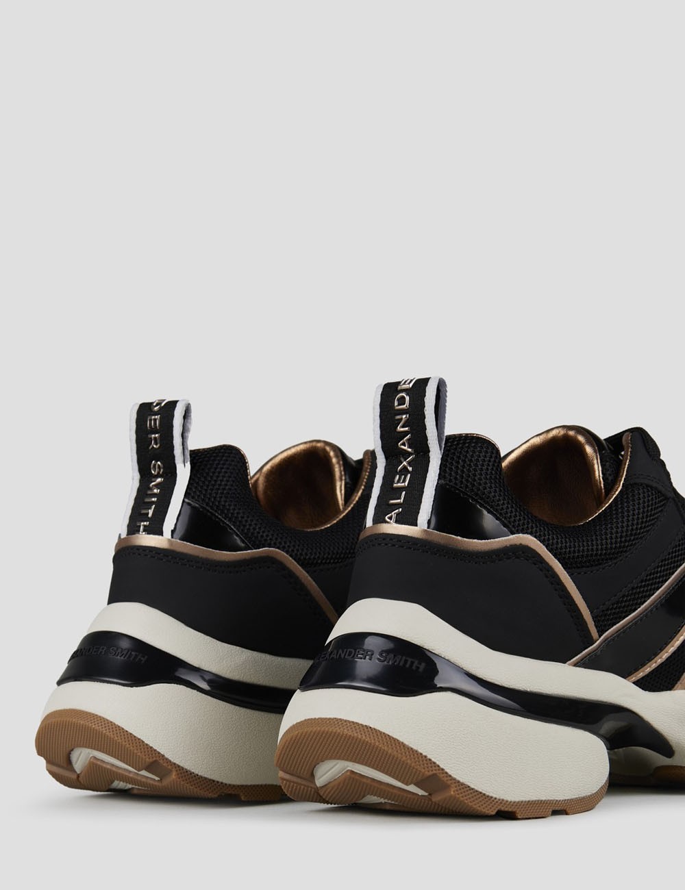 Sneakers Victoria Donna in pelle nera e dettagli specchio