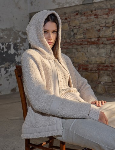 Giubbino in boucle tramato gesso