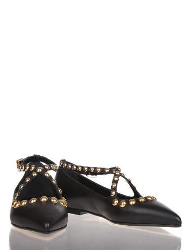 Low heel pump in nappa leather and studs Isa black