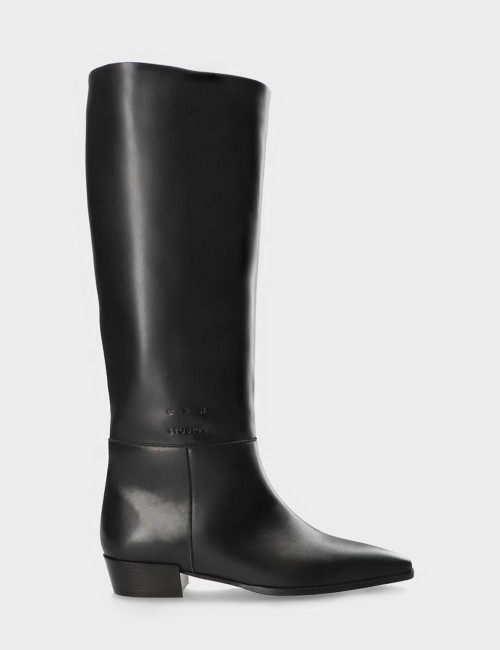 Boots in leather black