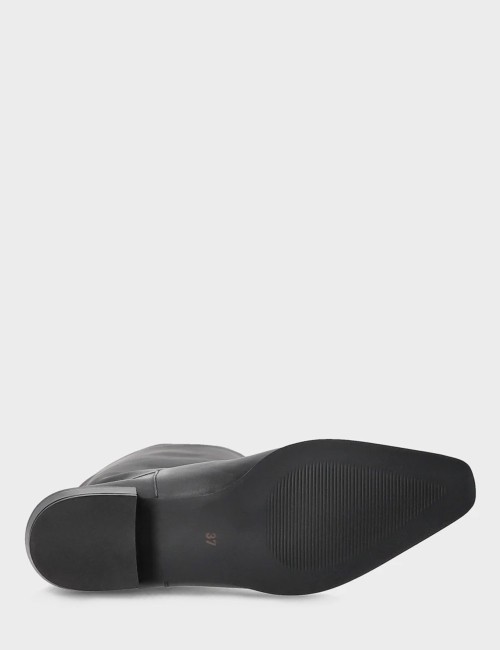 Boots in leather black