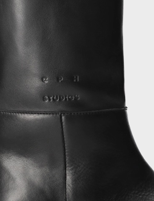Boots in leather black