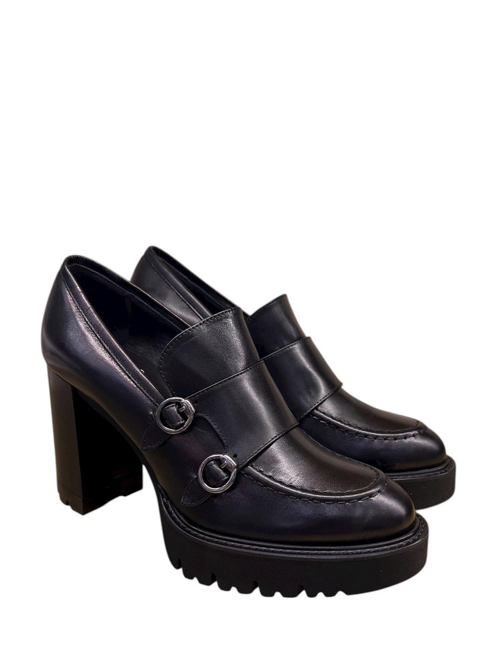 Mocassino in pelle con tacco e fibbie nero