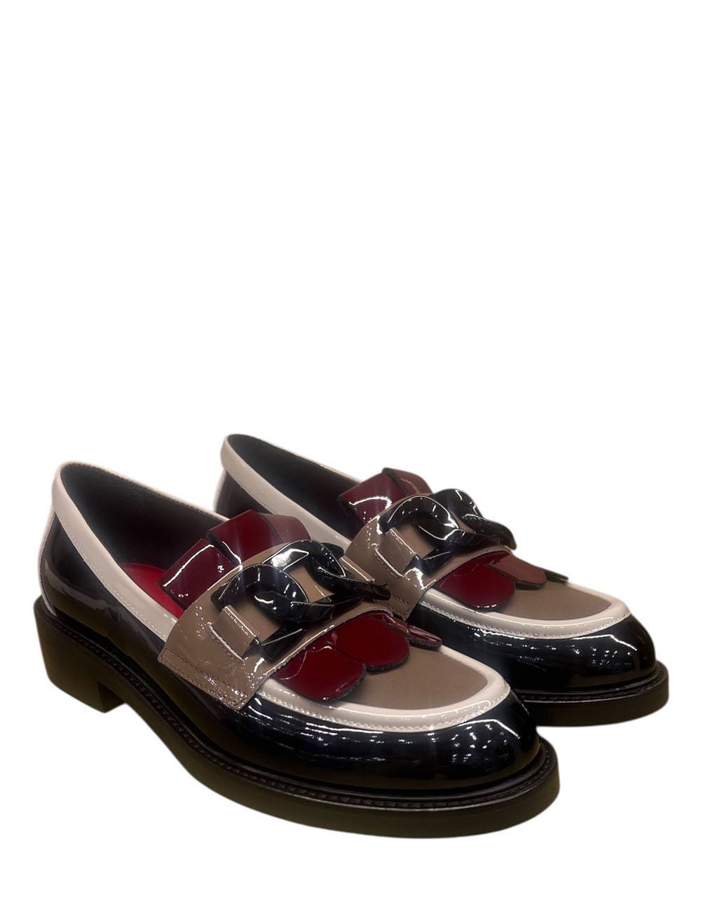 Mocassino in vernice con catena nero
