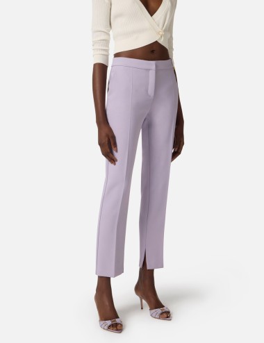 Pantaloni in crêpe leggero con logo charm lillà