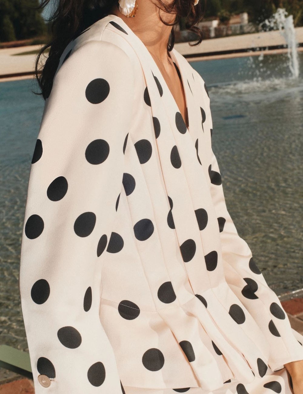 Slim-fit pleated jacket powder pois