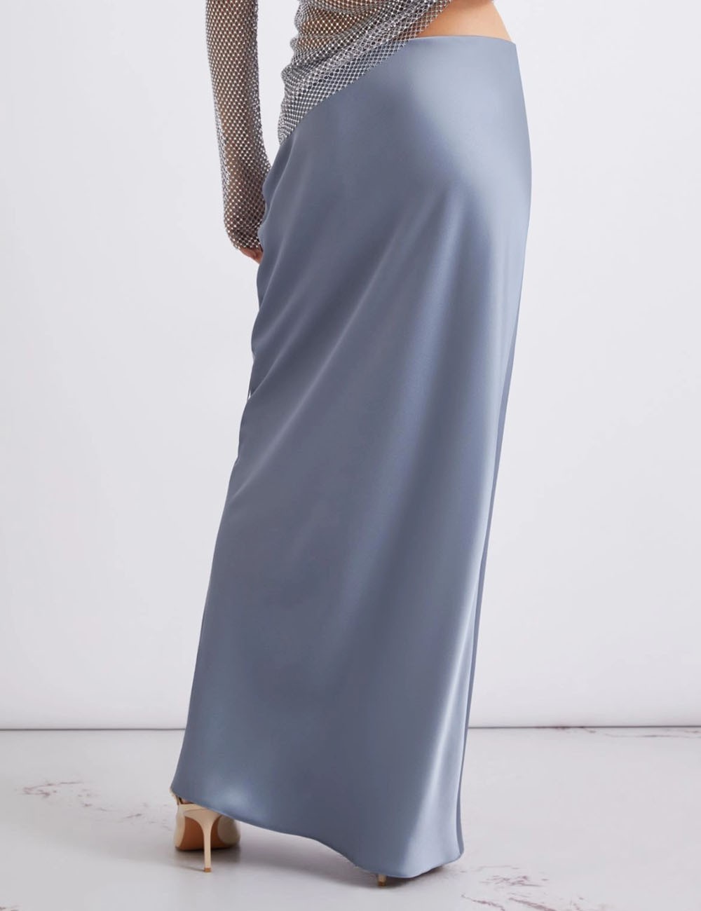 Figure-skimming satin skirt light blue
