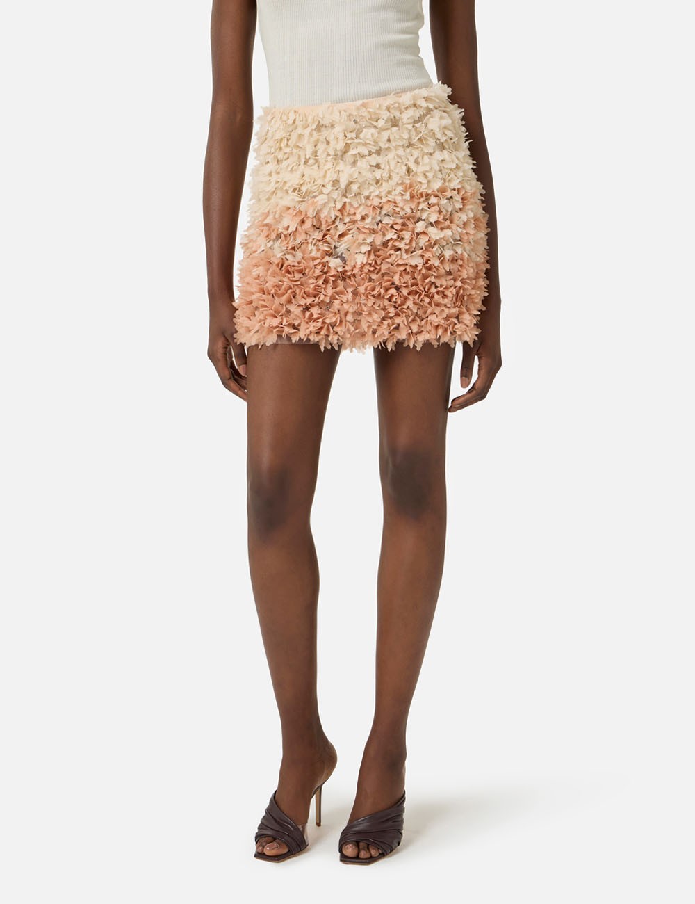 Minigonna in tulle con ricami floreali burro carne