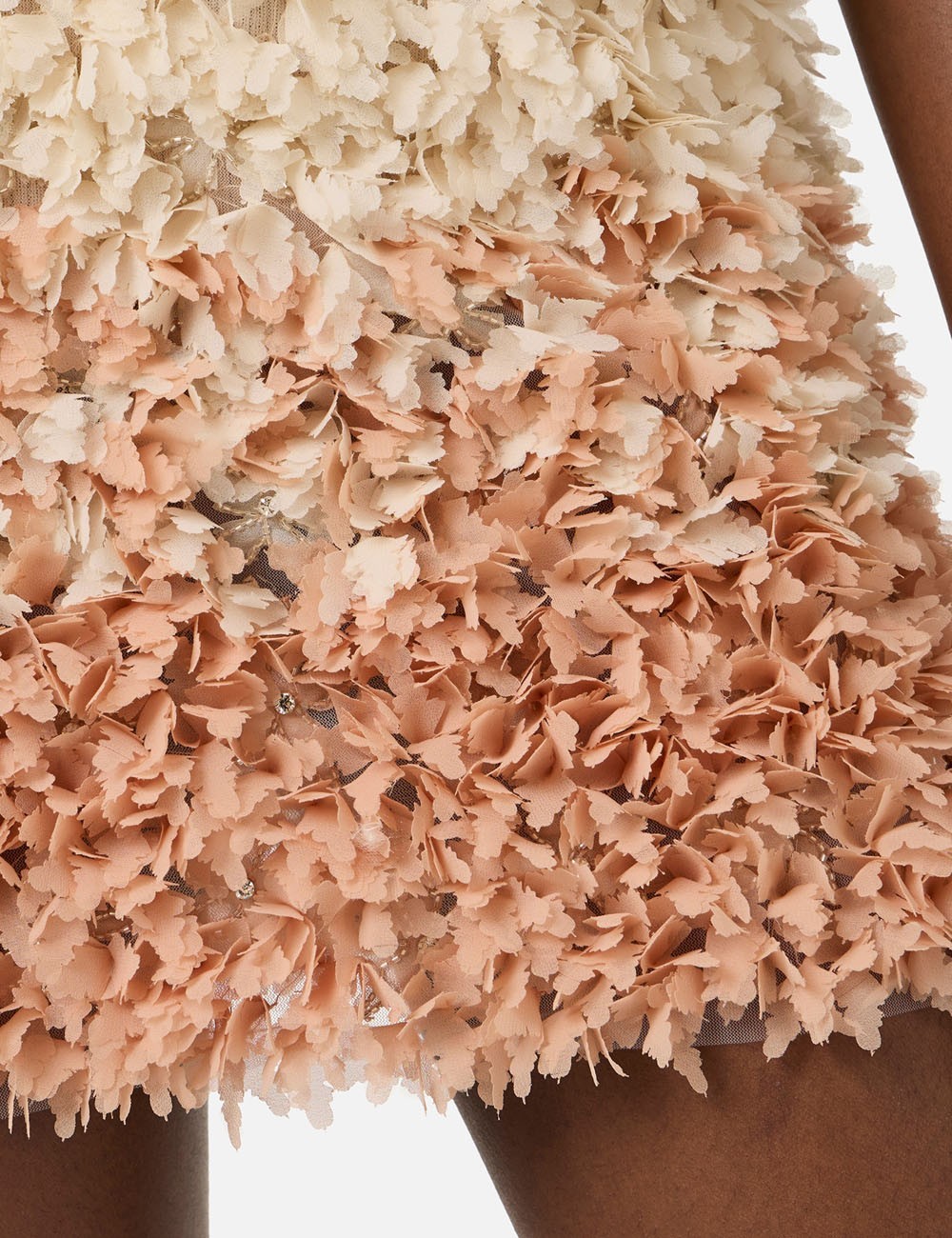 Minigonna in tulle con ricami floreali burro carne