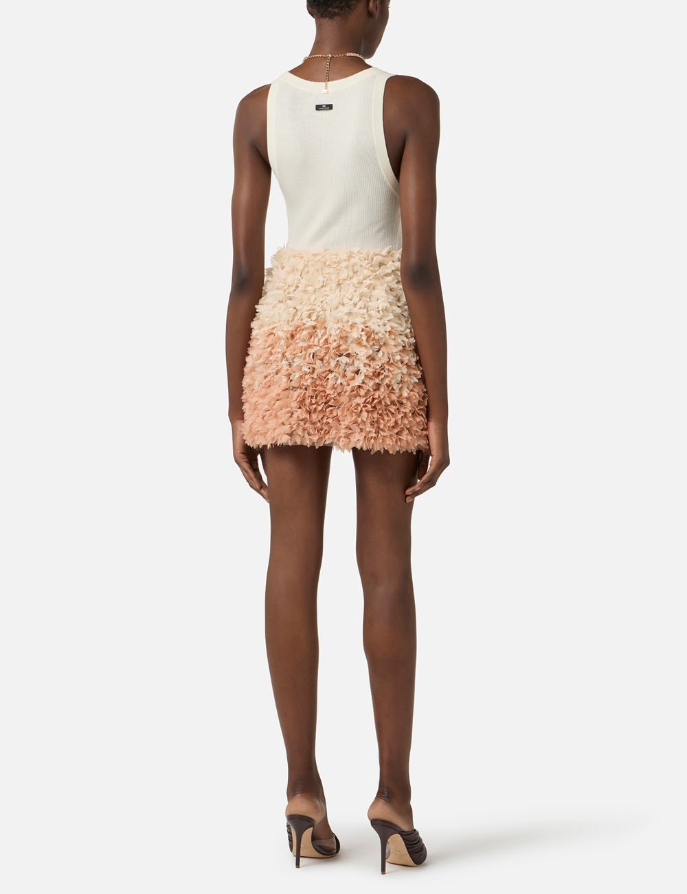 Minigonna in tulle con ricami floreali burro carne