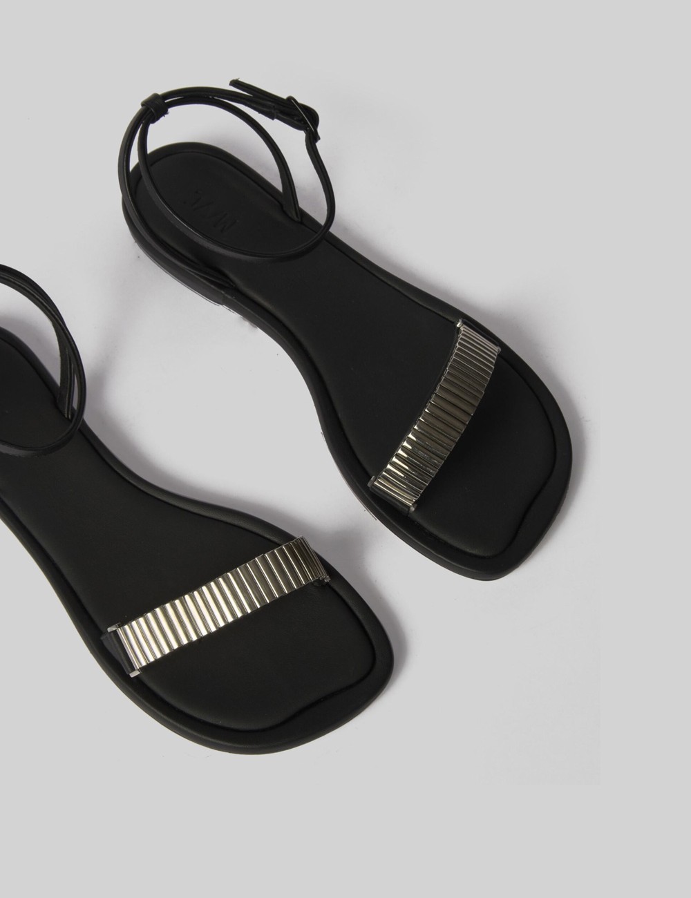 Sandalo DOLLI in pelle nero