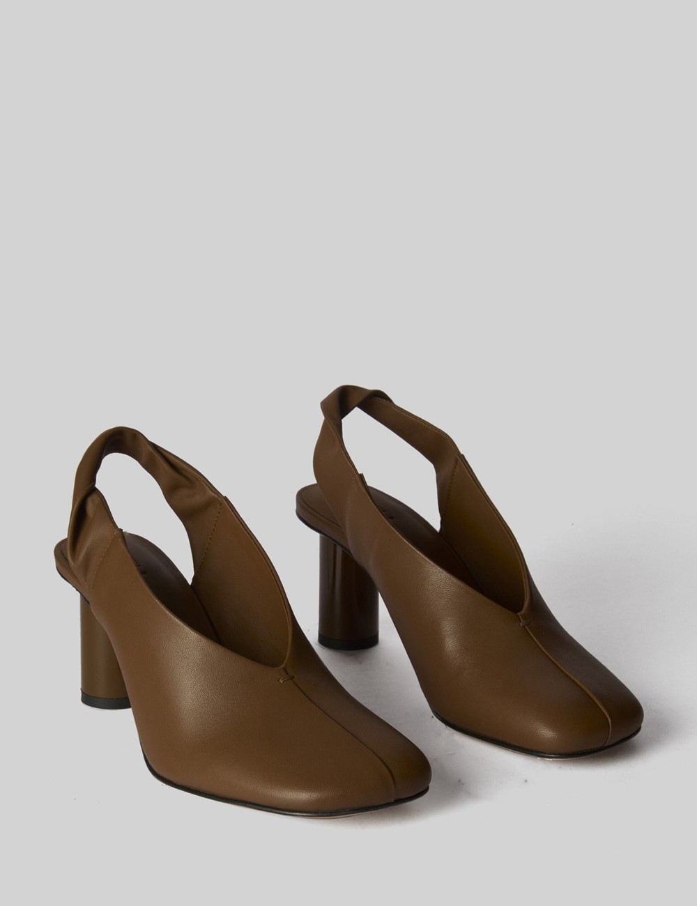 Scarpa con tacco DEZ in pelle biscotto