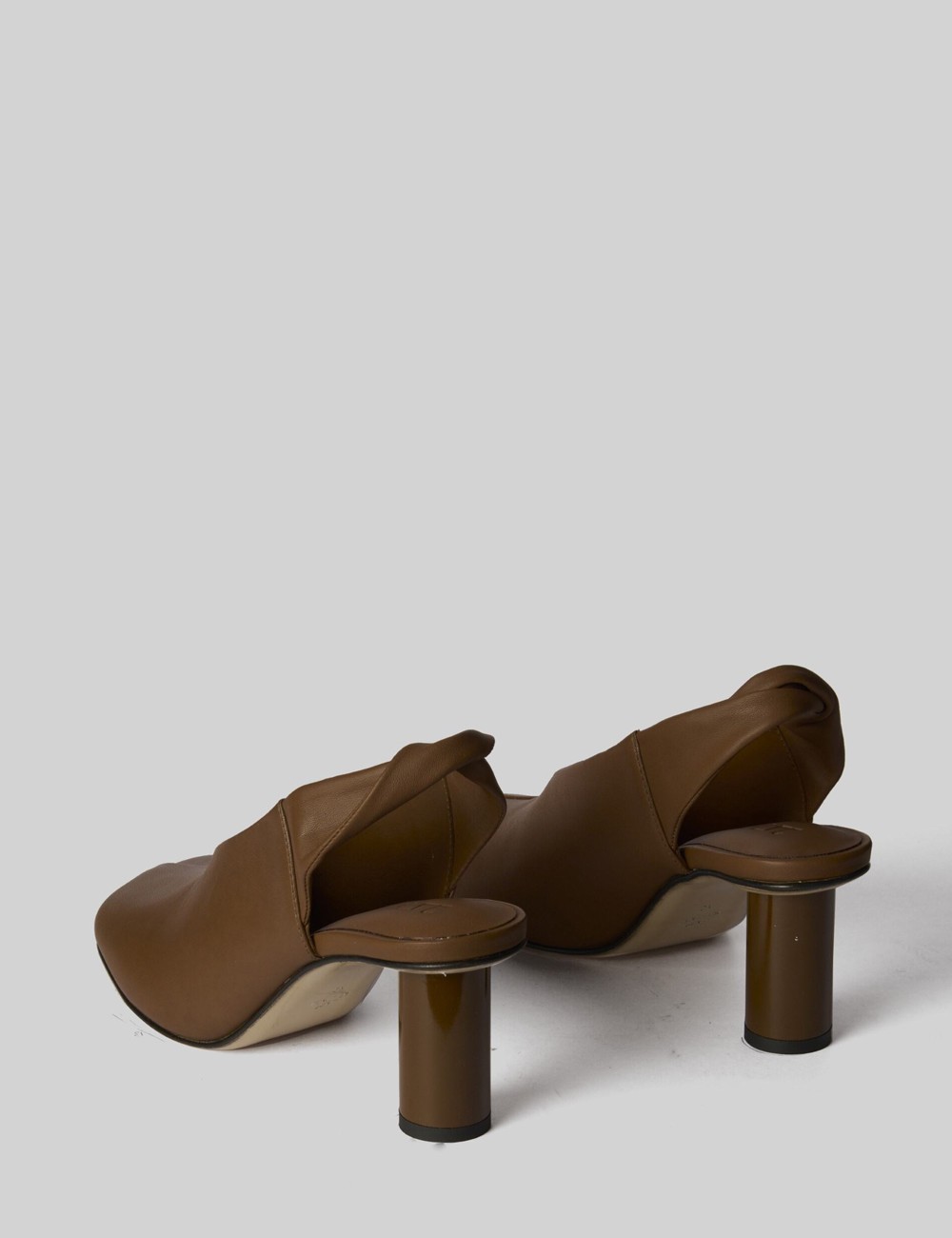 Scarpa con tacco DEZ in pelle biscotto