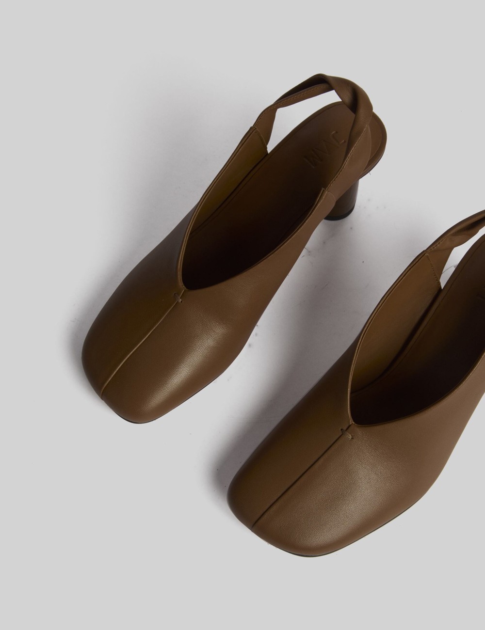 Scarpa con tacco DEZ in pelle biscotto