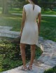 Abito smanicato in satin cipria
