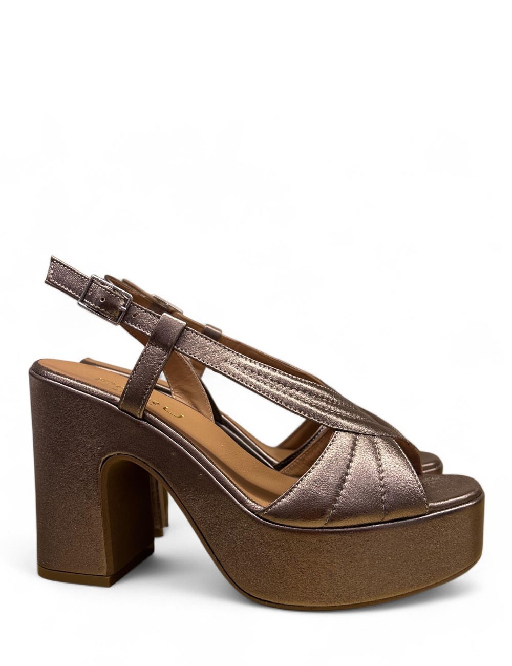 Sandalo con plateau in pelle bronzo