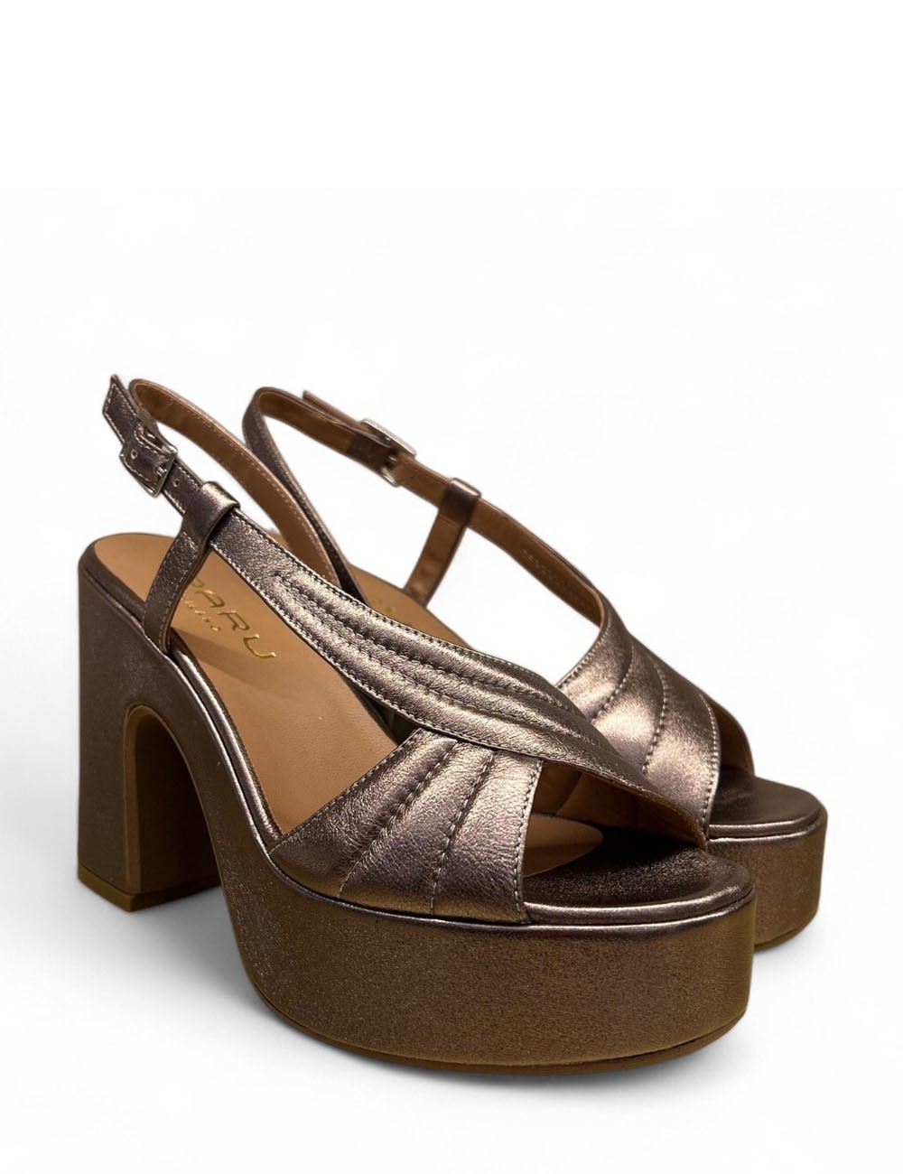Sandalo con plateau in pelle bronzo