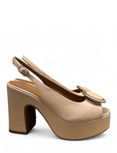 Sandalo con plateau in pelle con applicazione nocciola