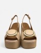Sandalo con plateau in pelle con applicazione nocciola