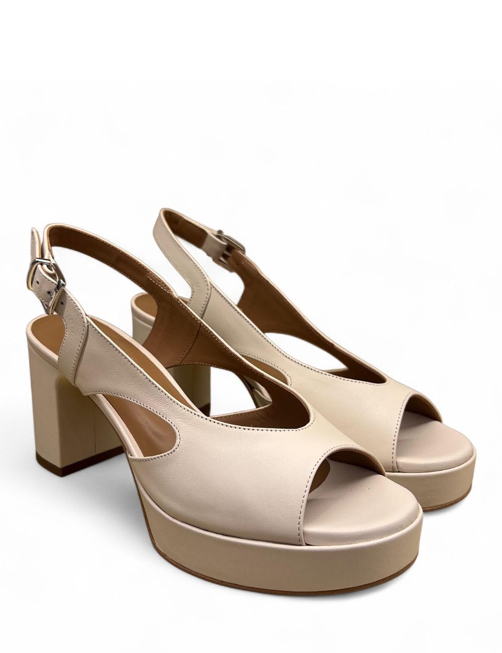 Sandalo con plateau in pelle beige