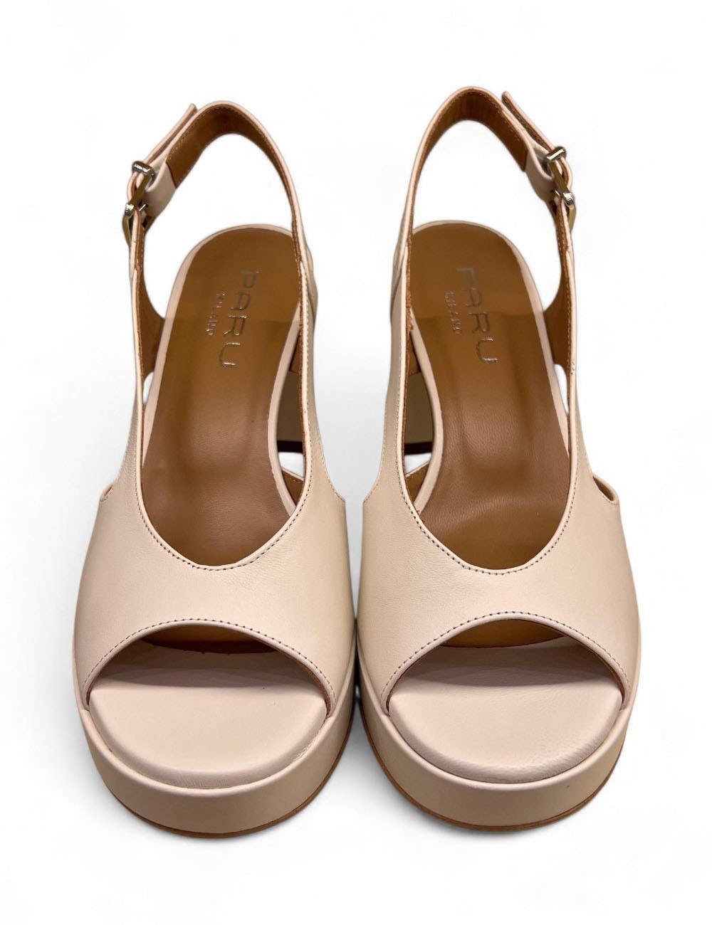 Sandalo con plateau in pelle beige