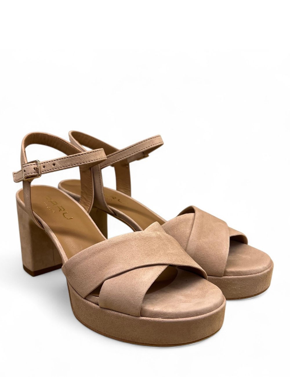 Sandalo con plateau scamosciato a face incrociate nocciola