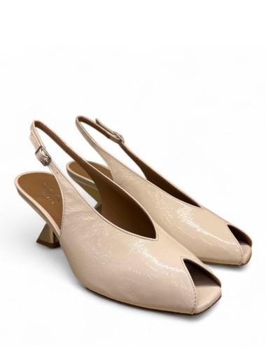 Sandalo slingback spuntato in vernice cipria