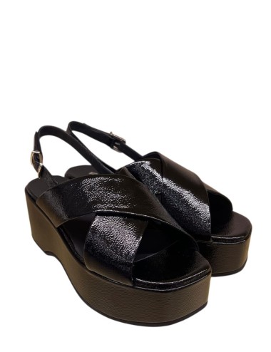 Zeppe in pelle a fasce incrociate con cinturino nero