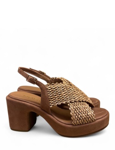 Sandalo con plateau a fasce incrociate corda marrone